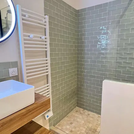 Magnifique Maison Refaite à Neuf Avec 5 *